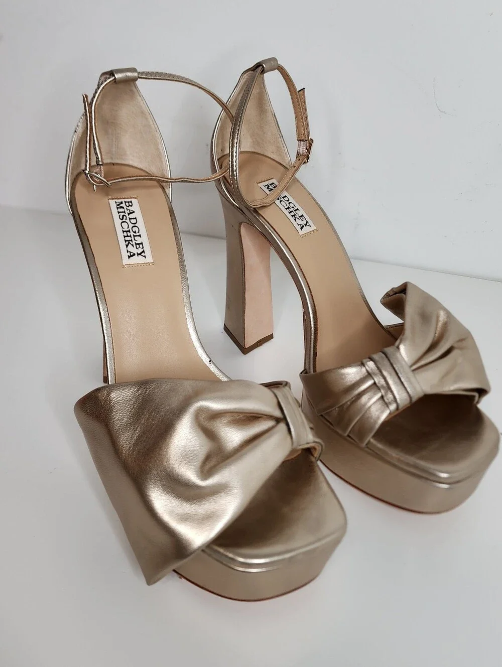 Badgley Mischka Alora Metallic Gold Bow Platform Sandals Size 9